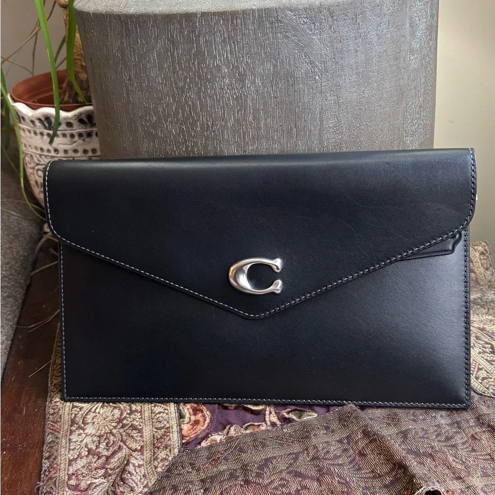 Authentic Coach 1941 black Leather flap magnetic closure Clutch/Crossbody - Picture 2 of 11